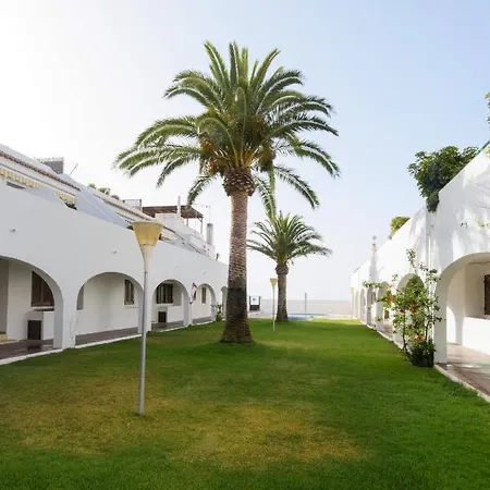 Casas Blancas Parque Montroig *